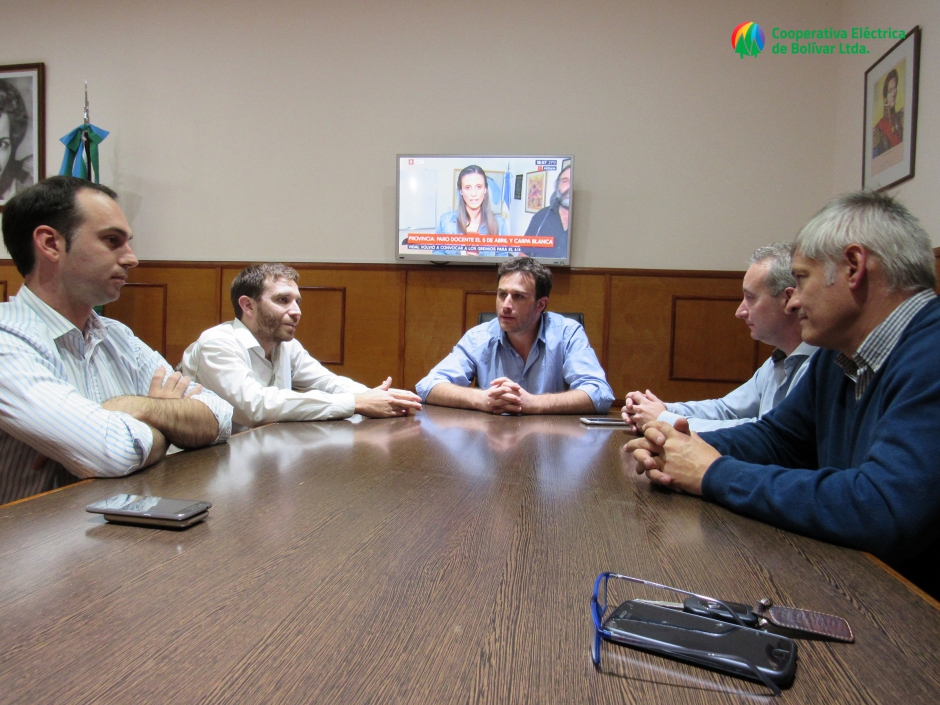 Presidente del Consejo de Administración, Javier Alejandro Rodríguez, junto al Gerente General Matías Papaleo , el Asesor Legal, Franco Canepare y el Intendente de 25 de Mayo, Hernán Raninqueo