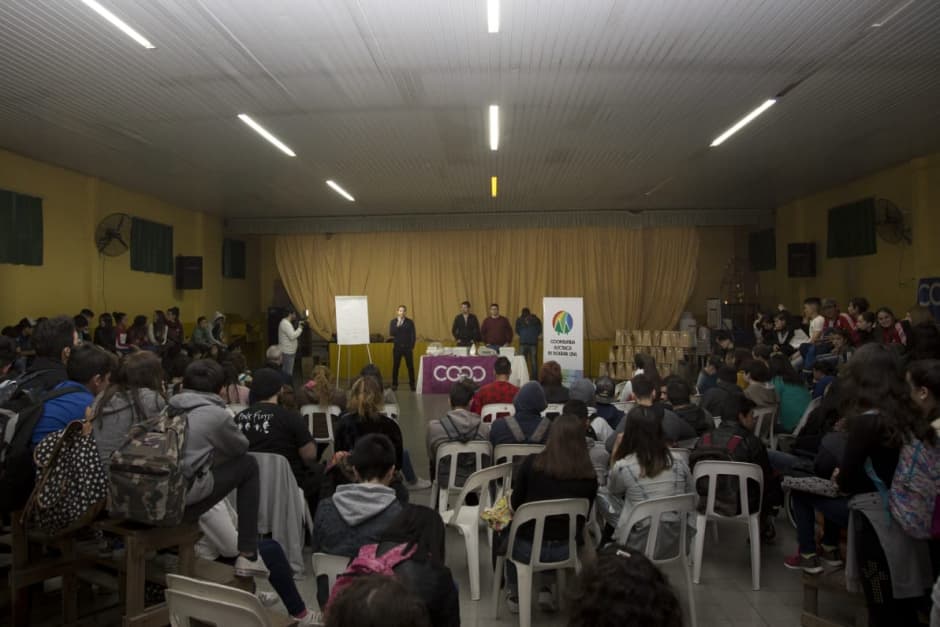 Nuestra Cooperativa Visito a la Escuela de Educación Media N° 2.