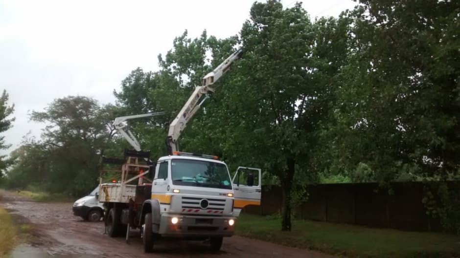 Fuertes vientos y tormentas  Eléctricas  ocasionaron graves fallas técnicas en nuestro Servicio Eléctrico. 
